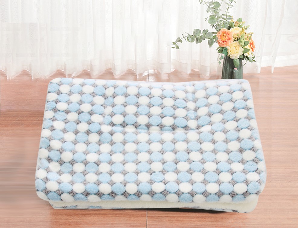 MANTA POLAR PUNTOS AZULES